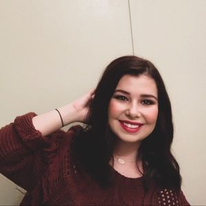 Meet your Posher, Demi